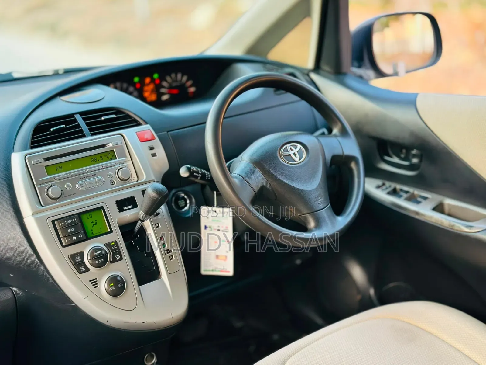 Toyota Ractis 2010 Blue