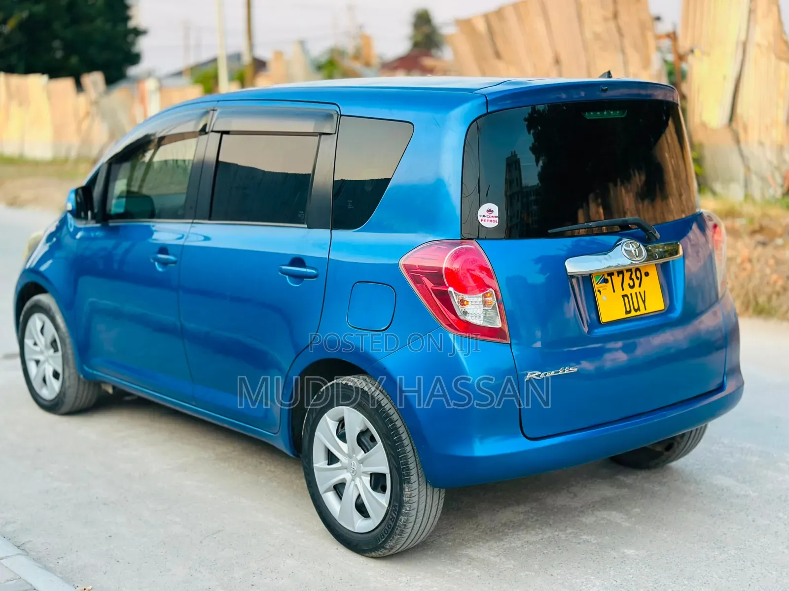 Toyota Ractis 2010 Blue