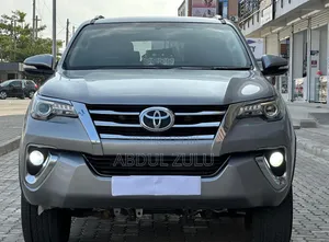 Toyota Fortuner 2018 Silver