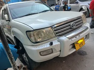 Toyota Land Cruiser 2004 White