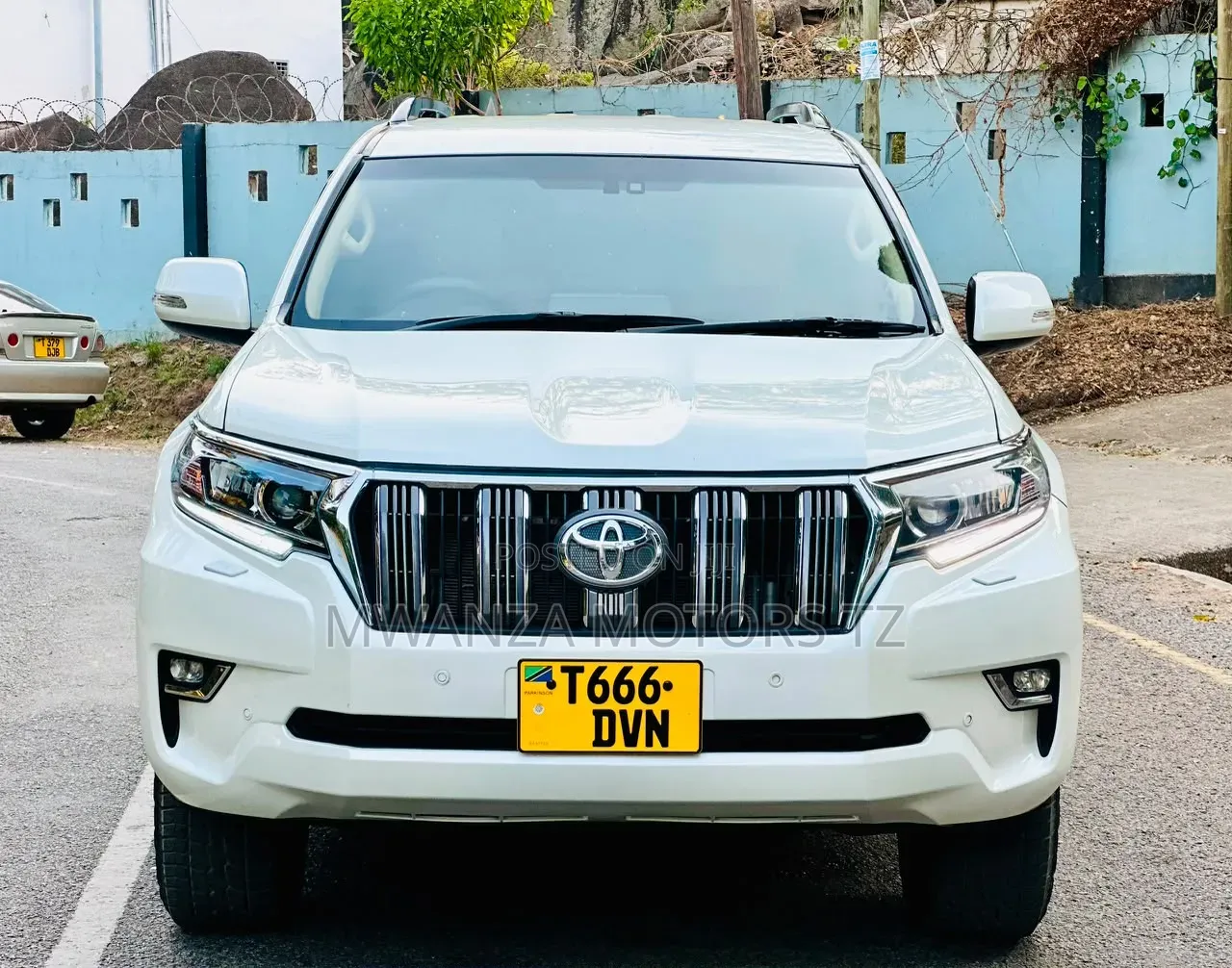 Toyota Land Cruiser Prado 2011 White