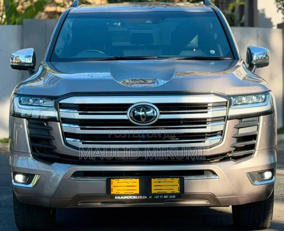 Toyota Land Cruiser 2024 Silver