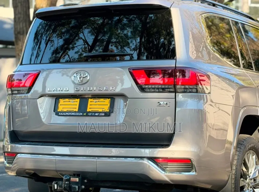Toyota Land Cruiser 2024 Silver
