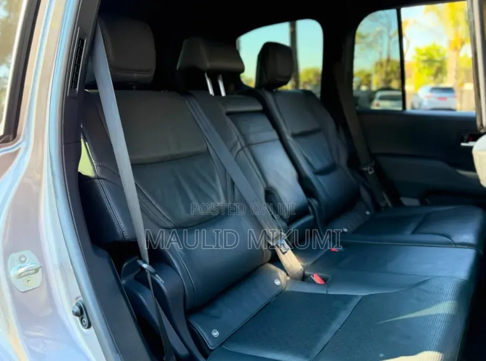 Toyota Land Cruiser 2024 Silver