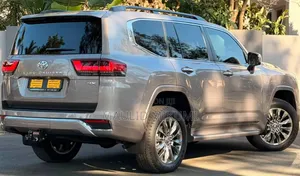 Toyota Land Cruiser 2024 Silver