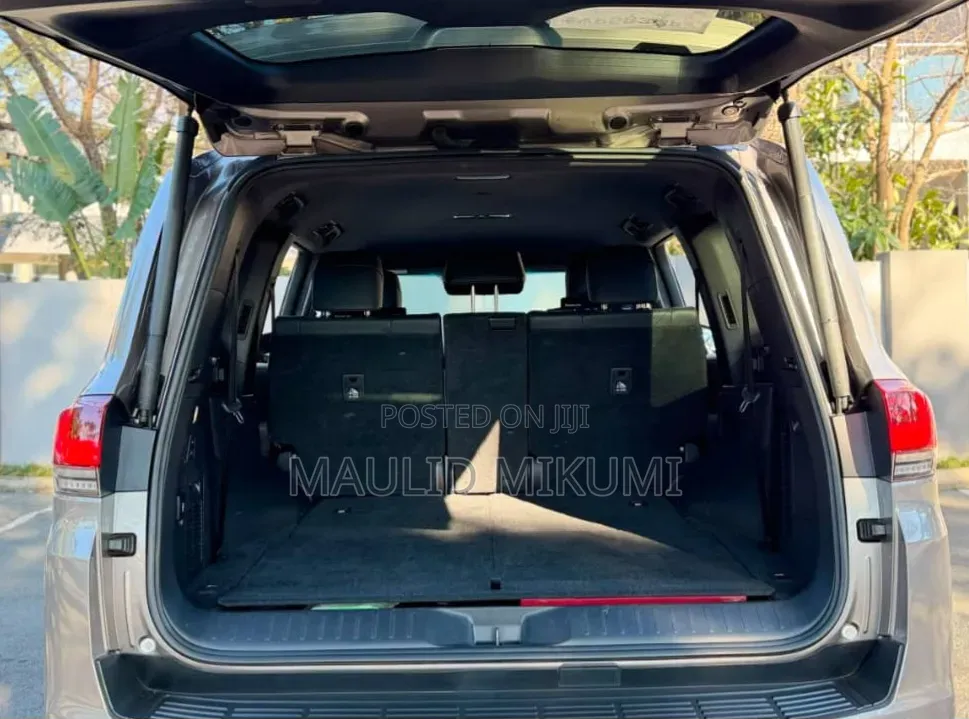 Toyota Land Cruiser 2024 Silver