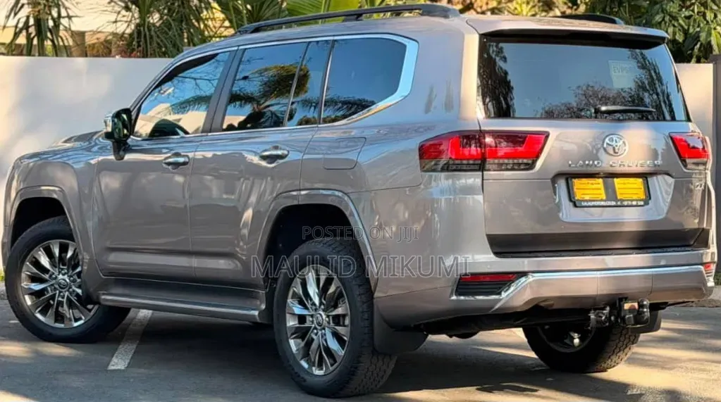 Toyota Land Cruiser 2024 Silver