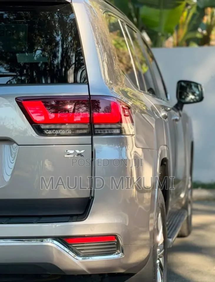 Toyota Land Cruiser 2024 Silver