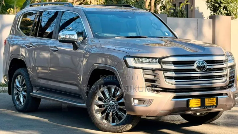 Toyota Land Cruiser 2024 Silver