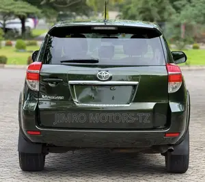Toyota Vanguard 2011 Green