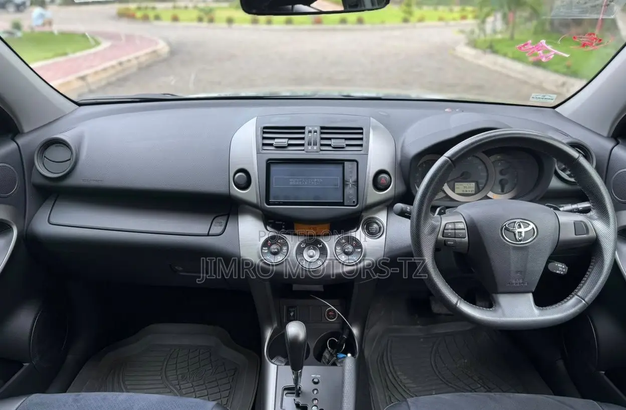Toyota Vanguard 2011 Green