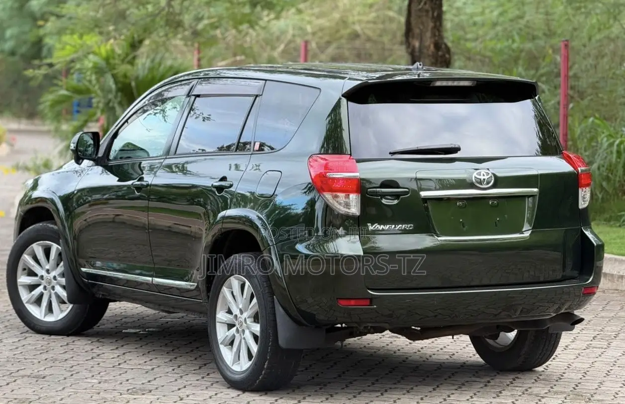 Toyota Vanguard 2011 Green