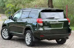 Toyota Vanguard 2011 Green