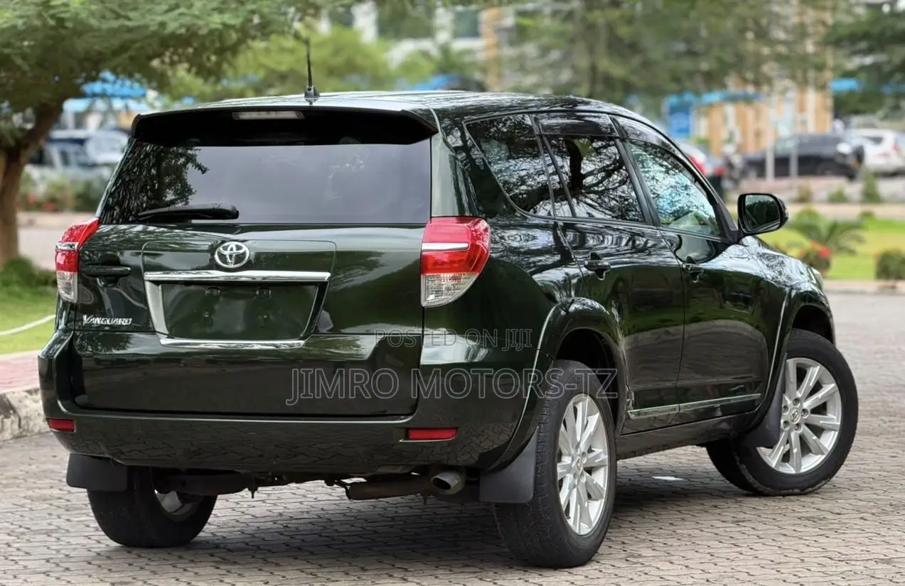 Toyota Vanguard 2011 Green