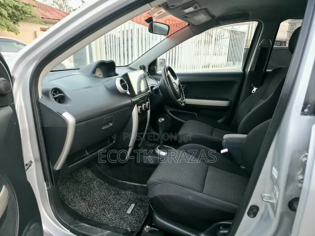 Toyota IST 2005 Silver