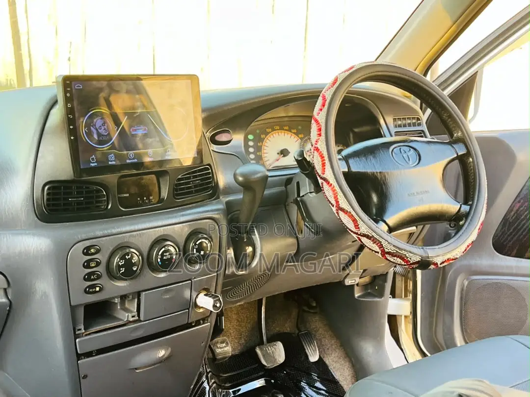 Toyota Noah 2001 White