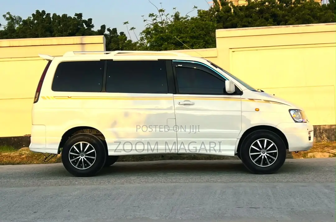 Toyota Noah 2001 White