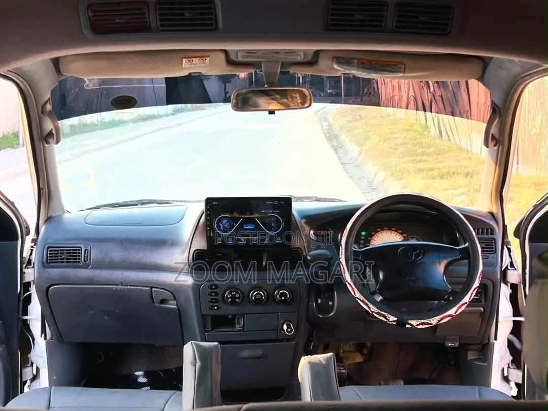 Toyota Noah 2001 White