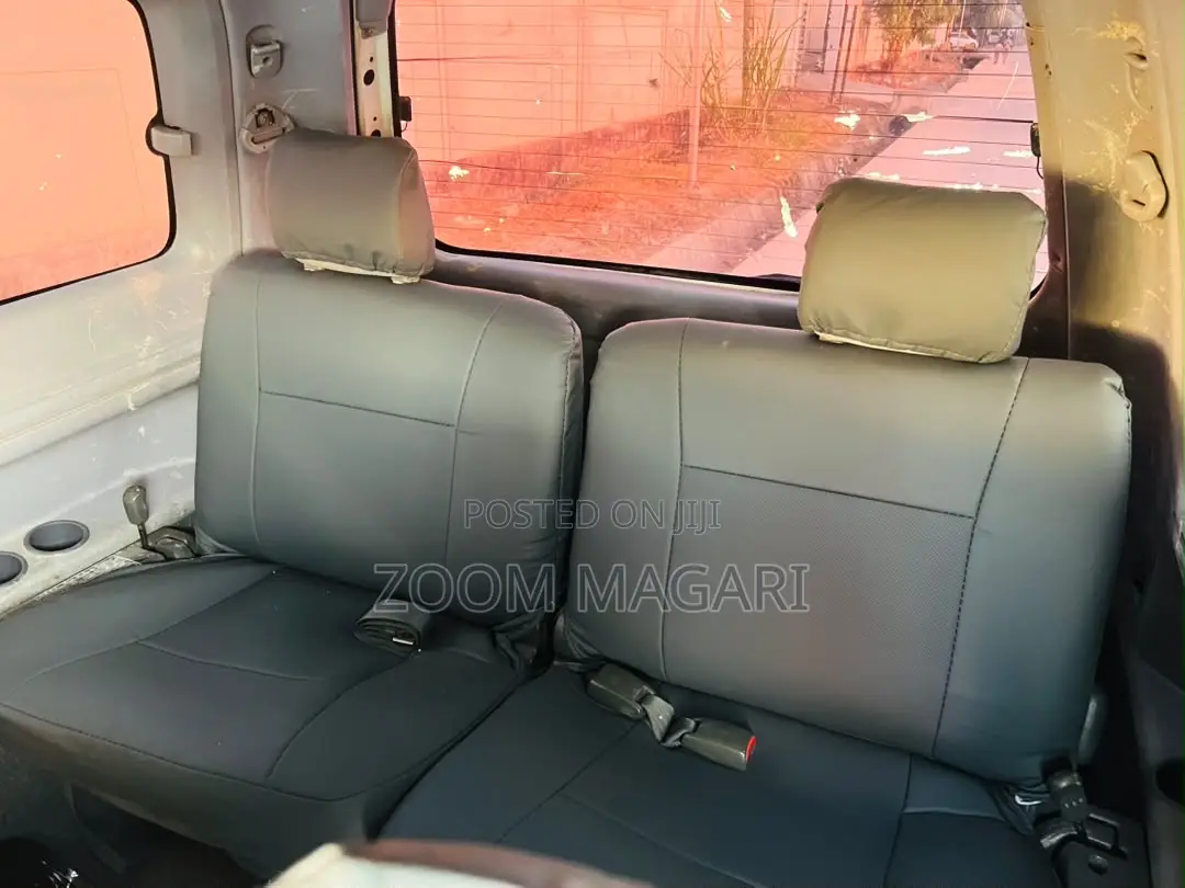 Toyota Noah 2001 White