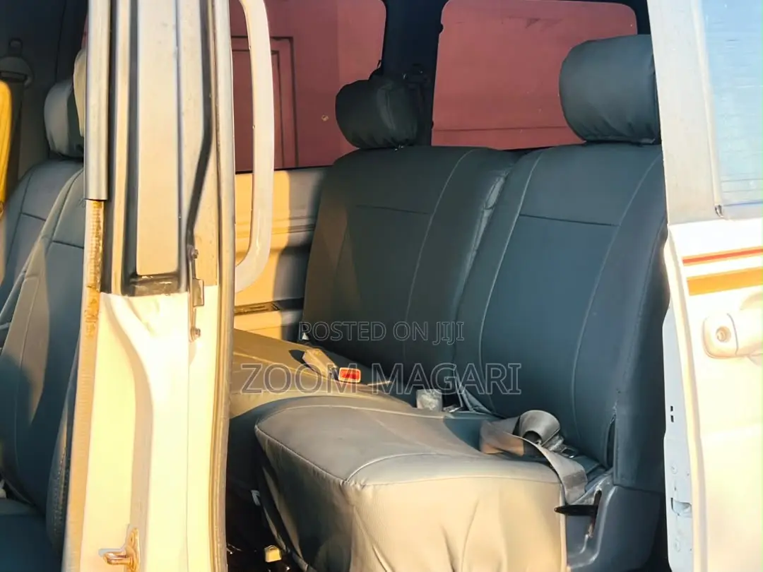 Toyota Noah 2001 White
