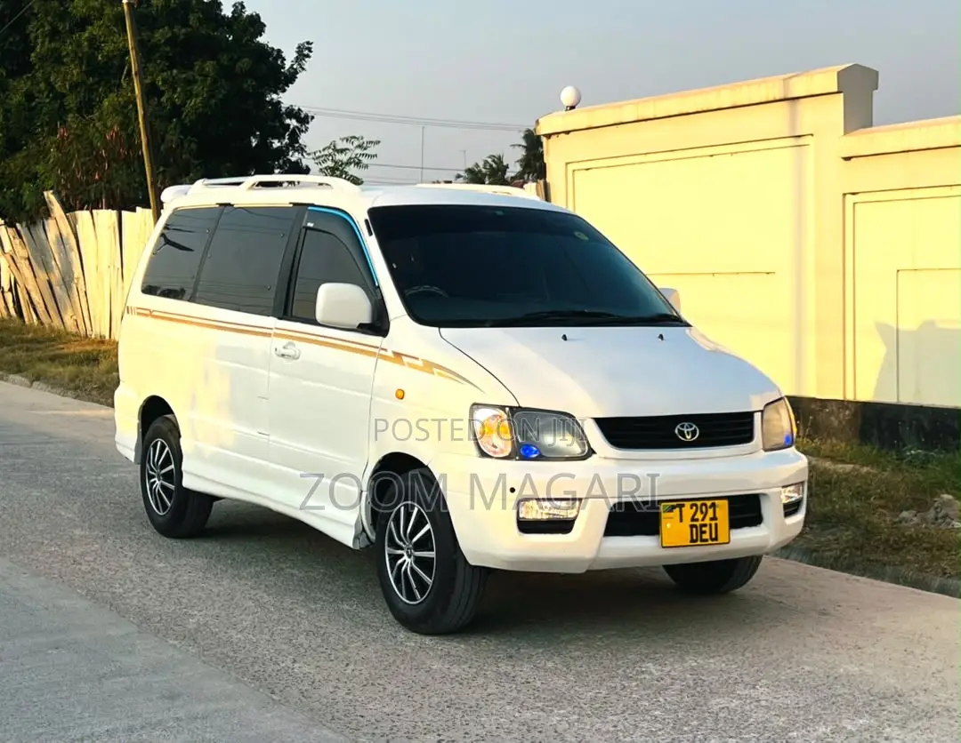 Toyota Noah 2001 White