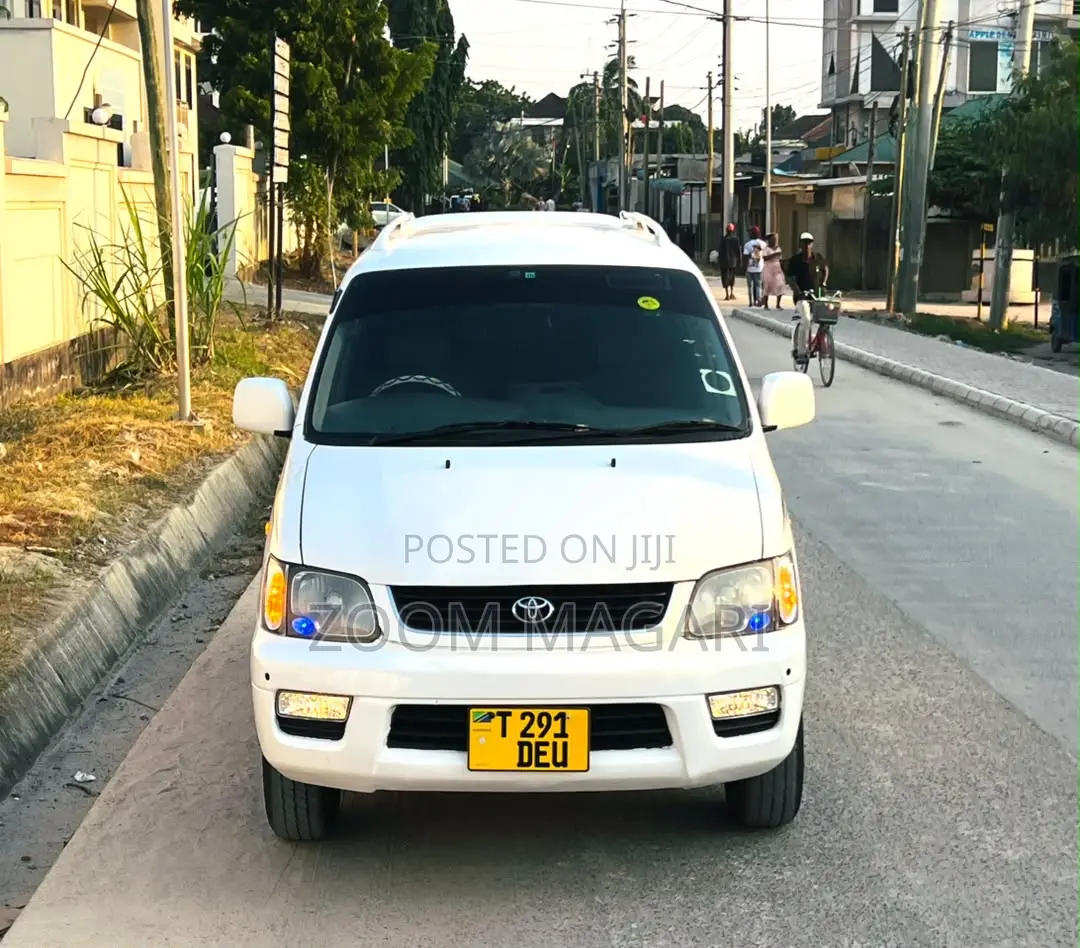 Toyota Noah 2001 White