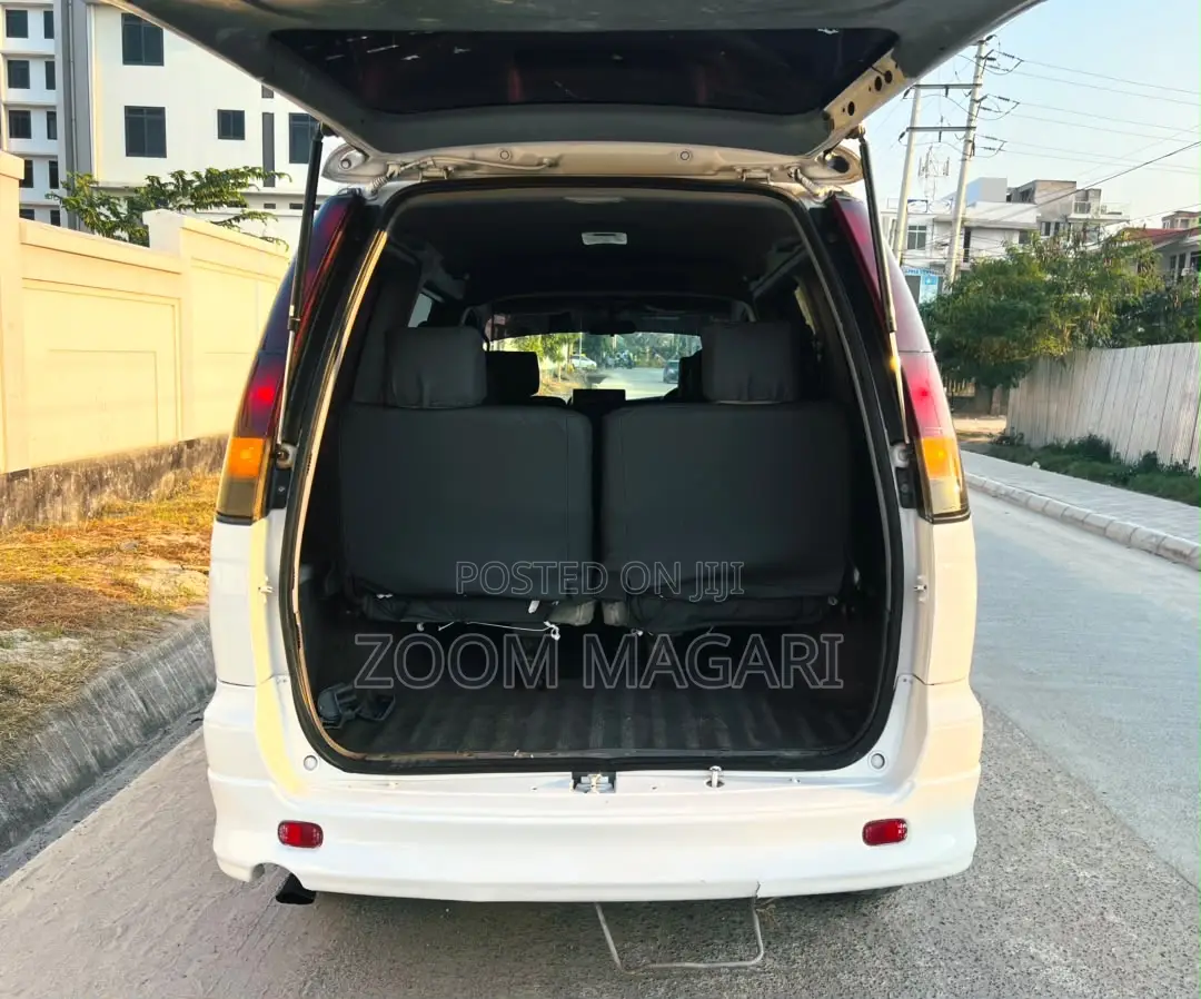 Toyota Noah 2001 White