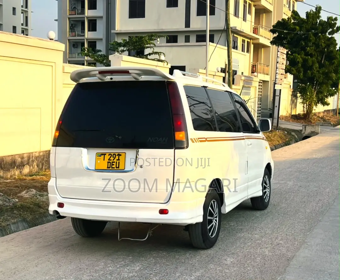 Toyota Noah 2001 White