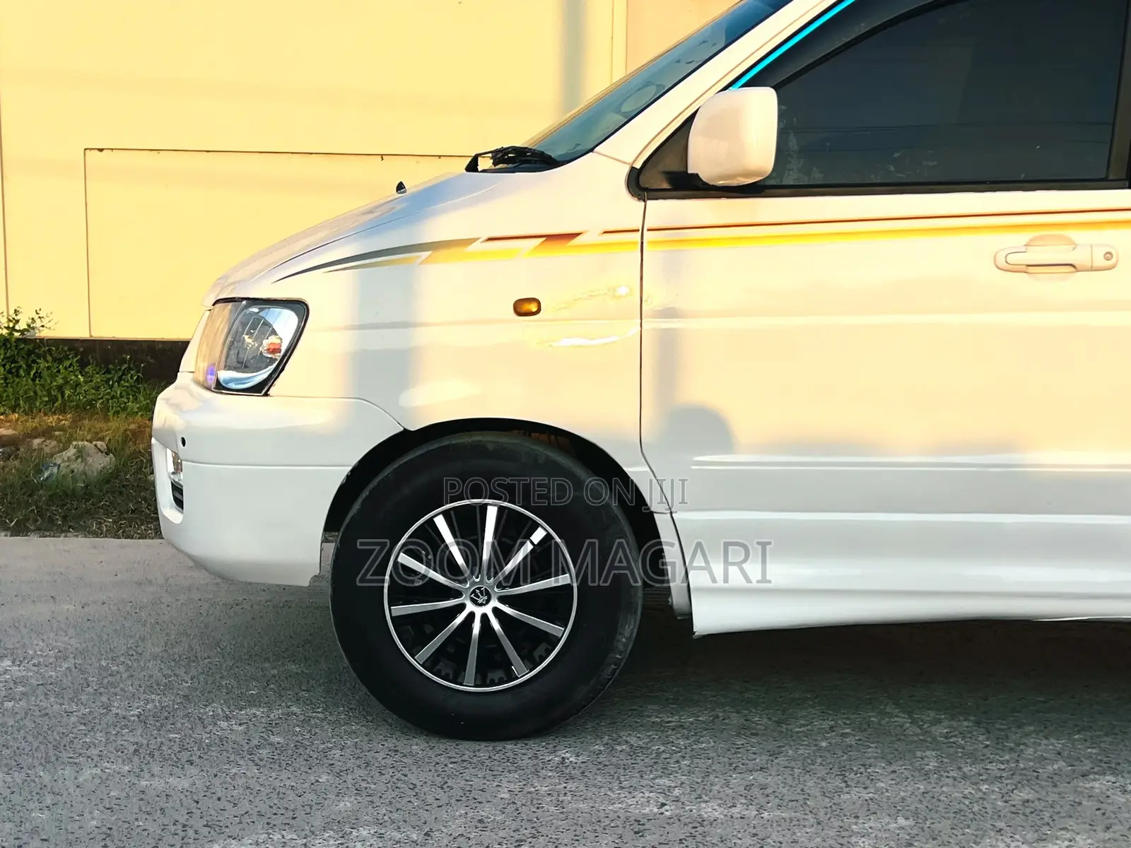 Toyota Noah 2001 White