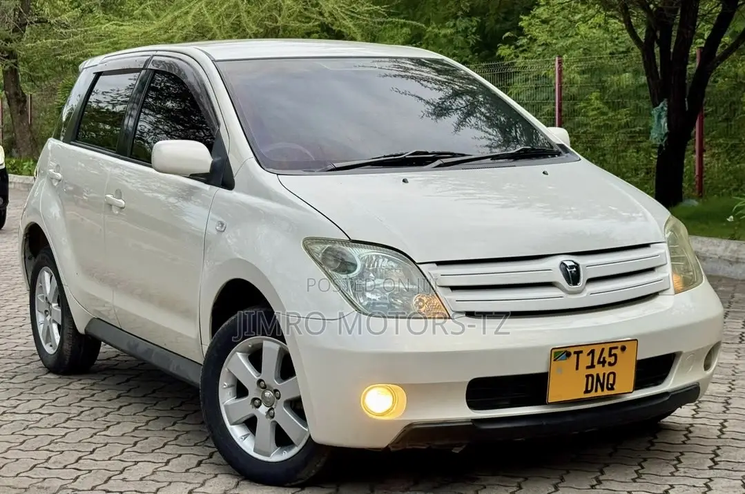 Toyota IST 2004 White