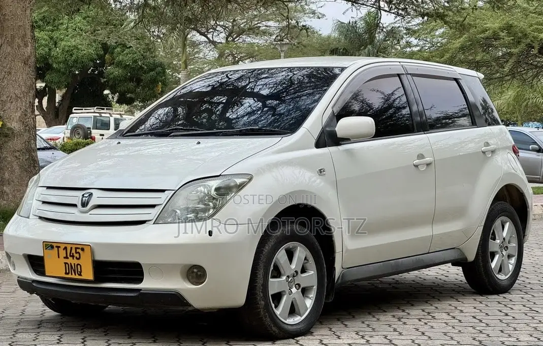 Toyota IST 2004 White