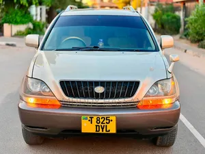 Toyota Harrier 2003 Gold