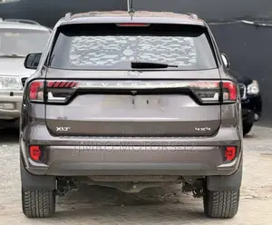Ford Everest 2023 Gray