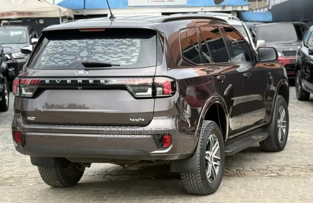 Ford Everest 2023 Gray