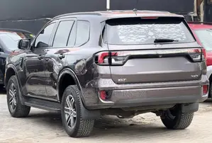 Ford Everest 2023 Gray