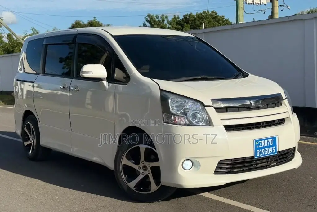 Toyota Noah 2010 White