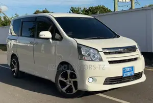 Toyota Noah 2010 White