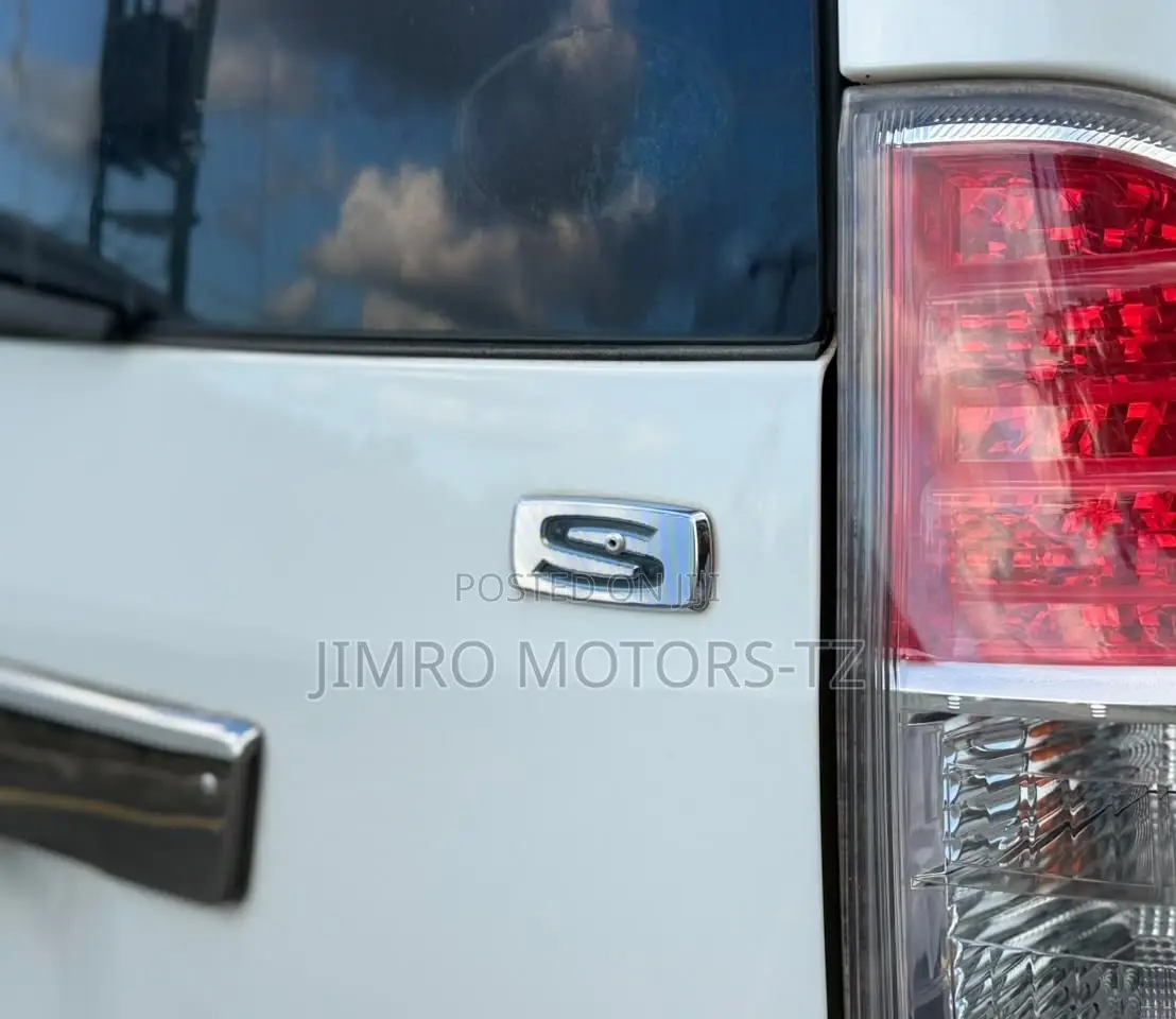 Toyota Noah 2010 White