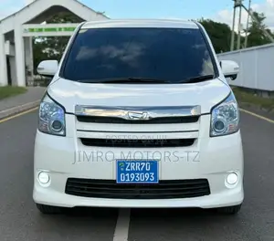 Toyota Noah 2010 White
