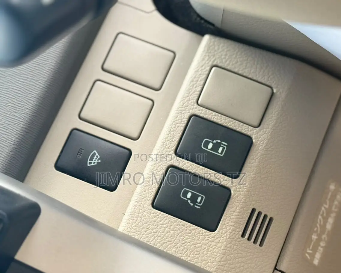 Toyota Noah 2010 White
