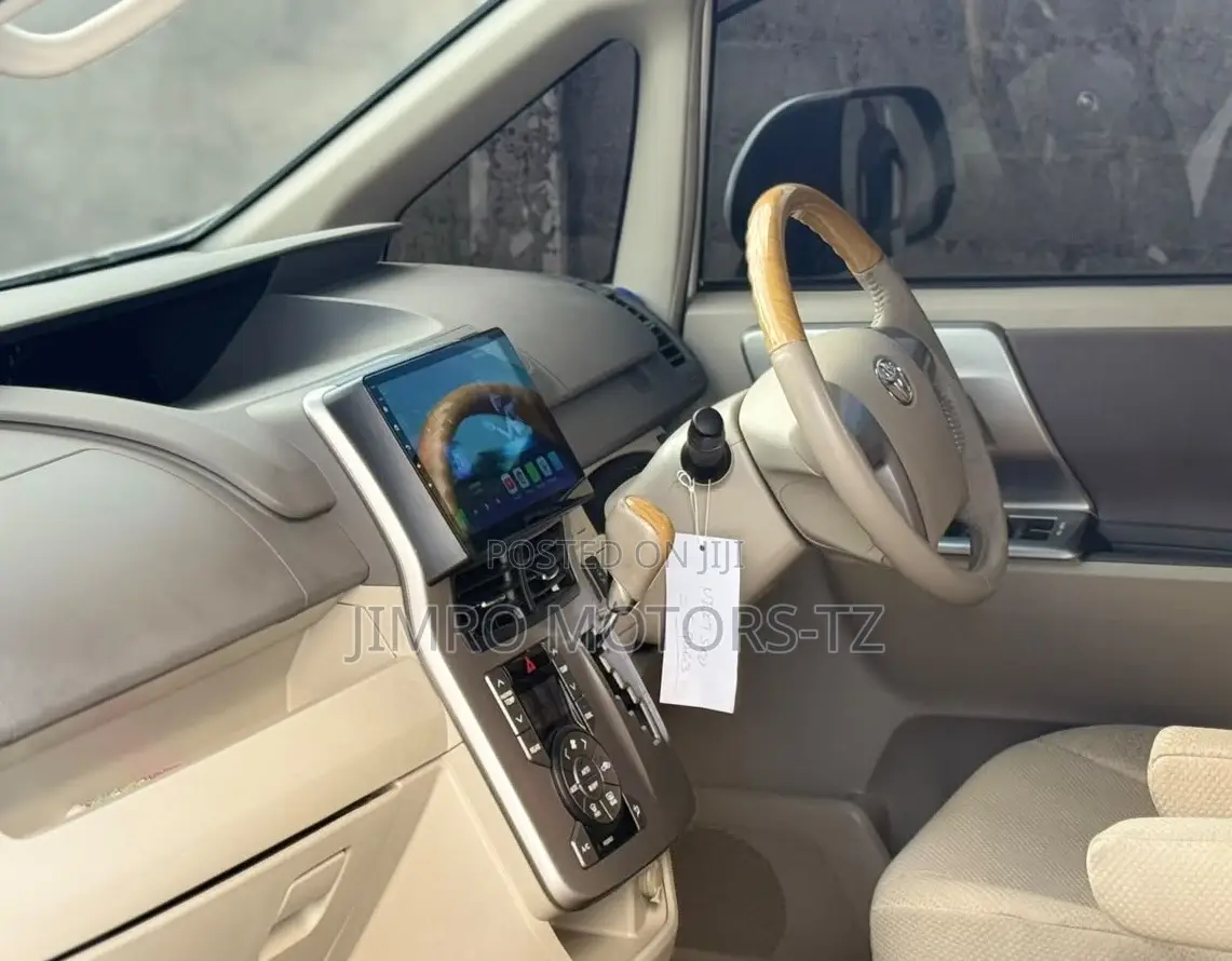 Toyota Noah 2010 White
