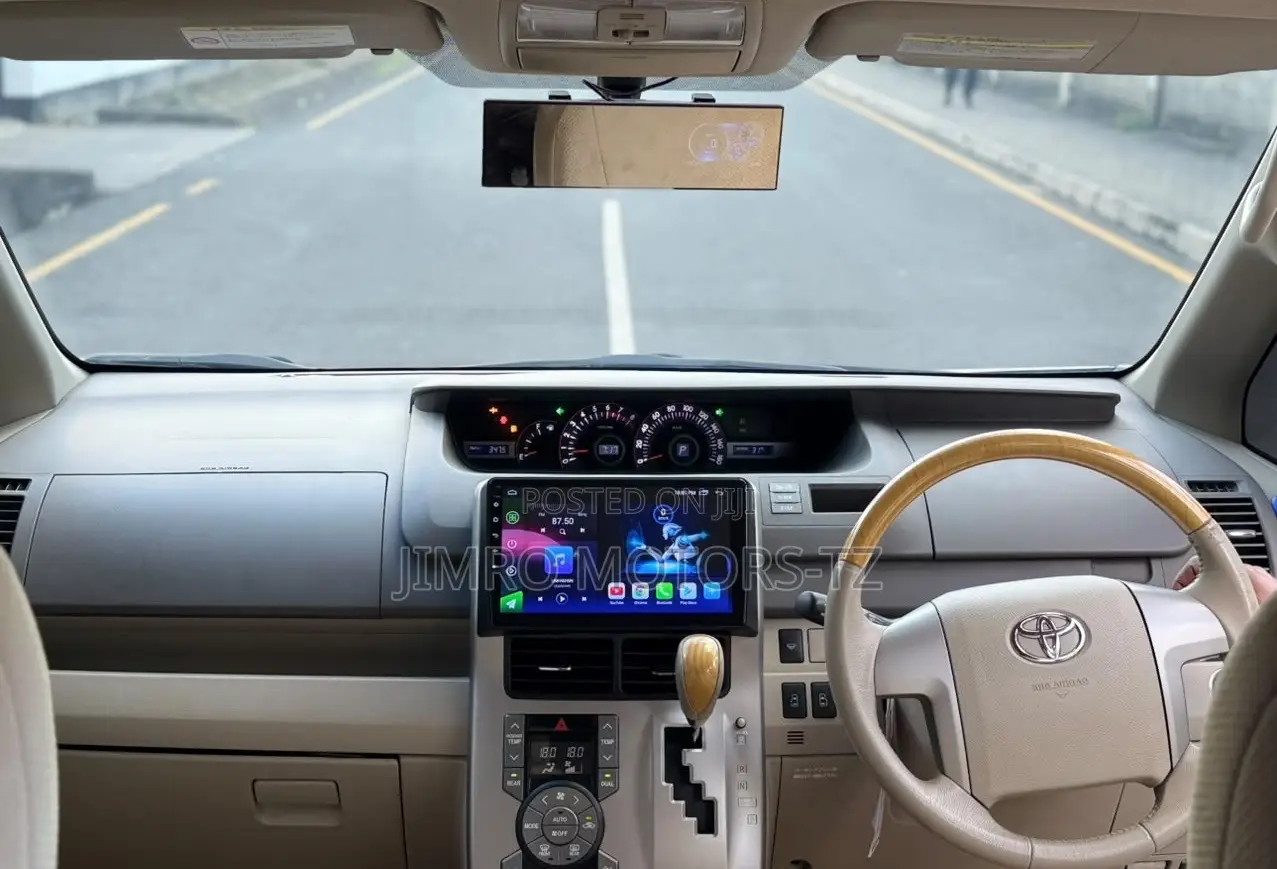 Toyota Noah 2010 White