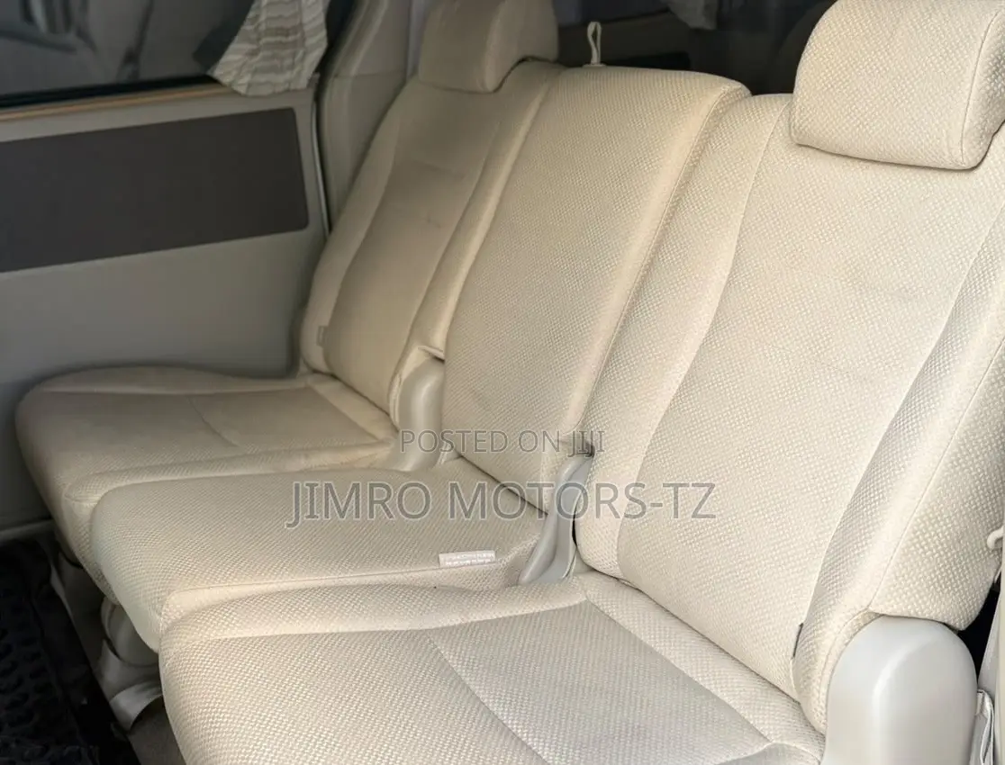 Toyota Noah 2010 White