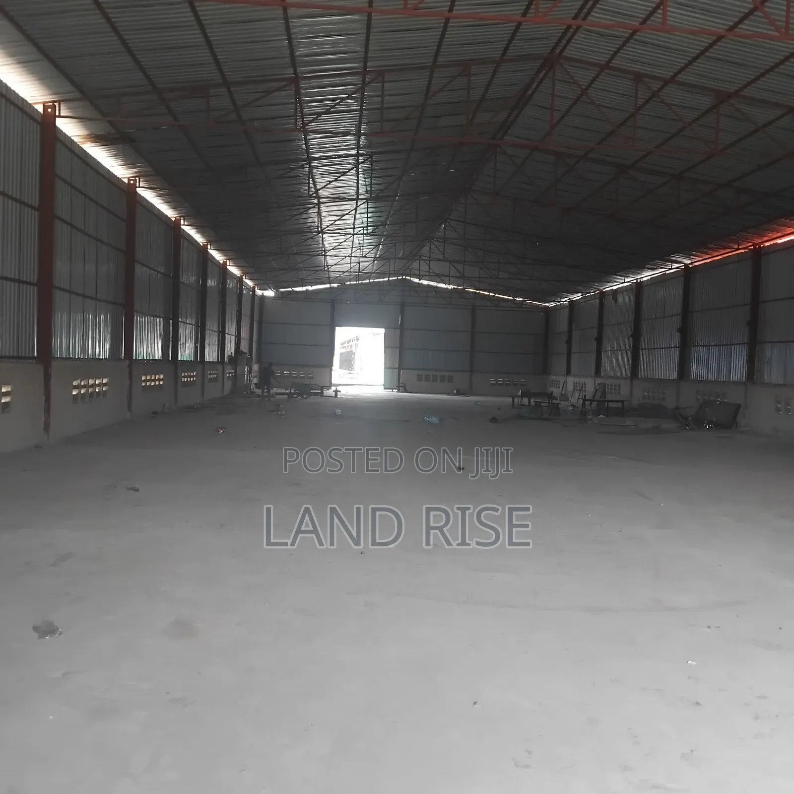 1000 Size Warehouse in Mandela Road