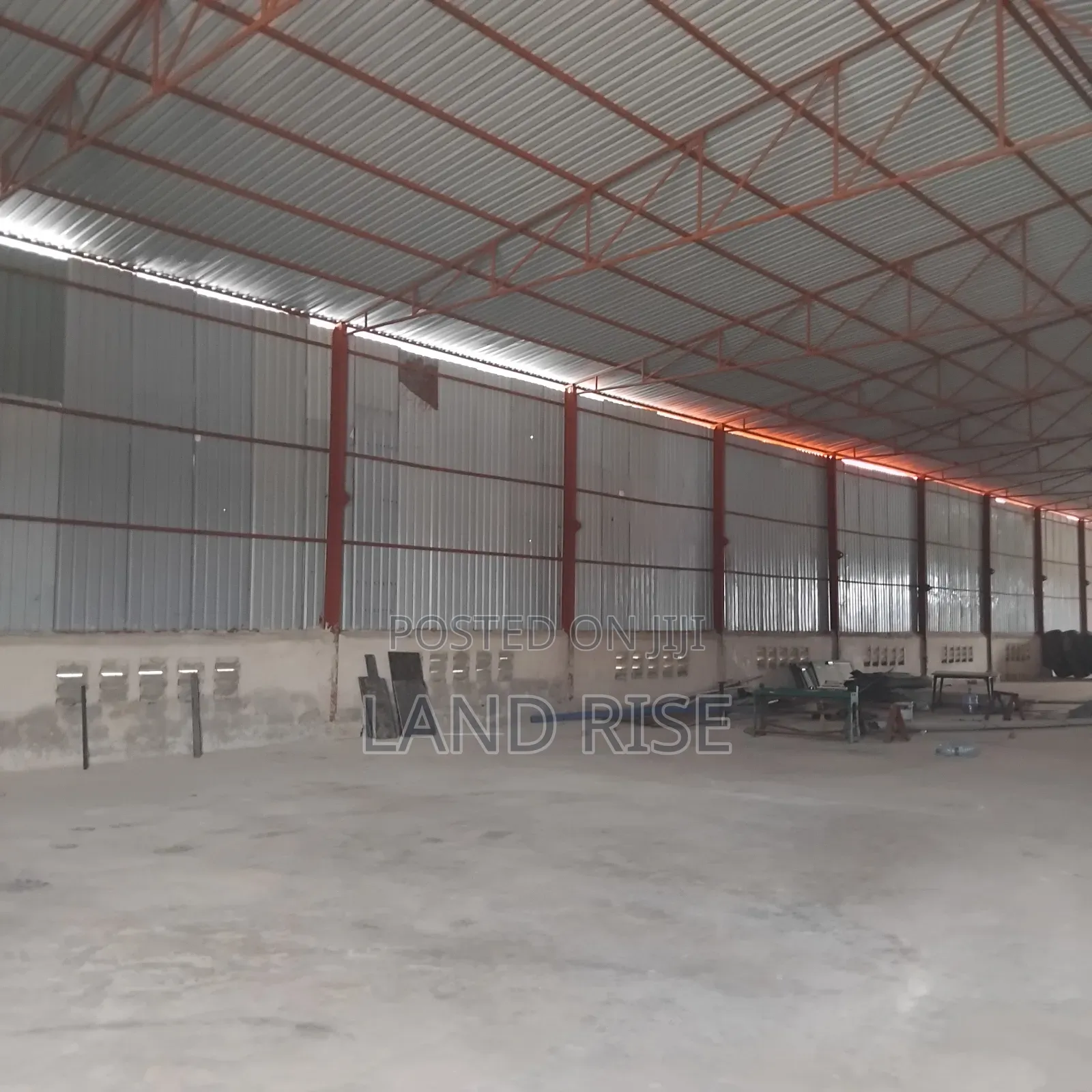 1000 Size Warehouse in Mandela Road