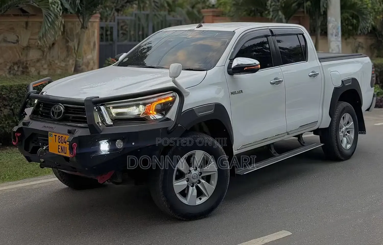 Toyota Hilux 2021 White