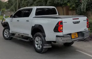 Toyota Hilux 2021 White