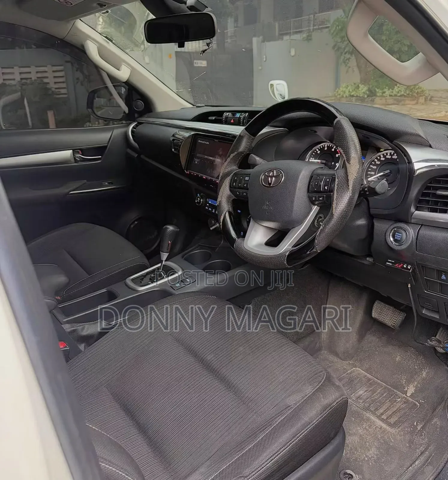 Toyota Hilux 2021 White