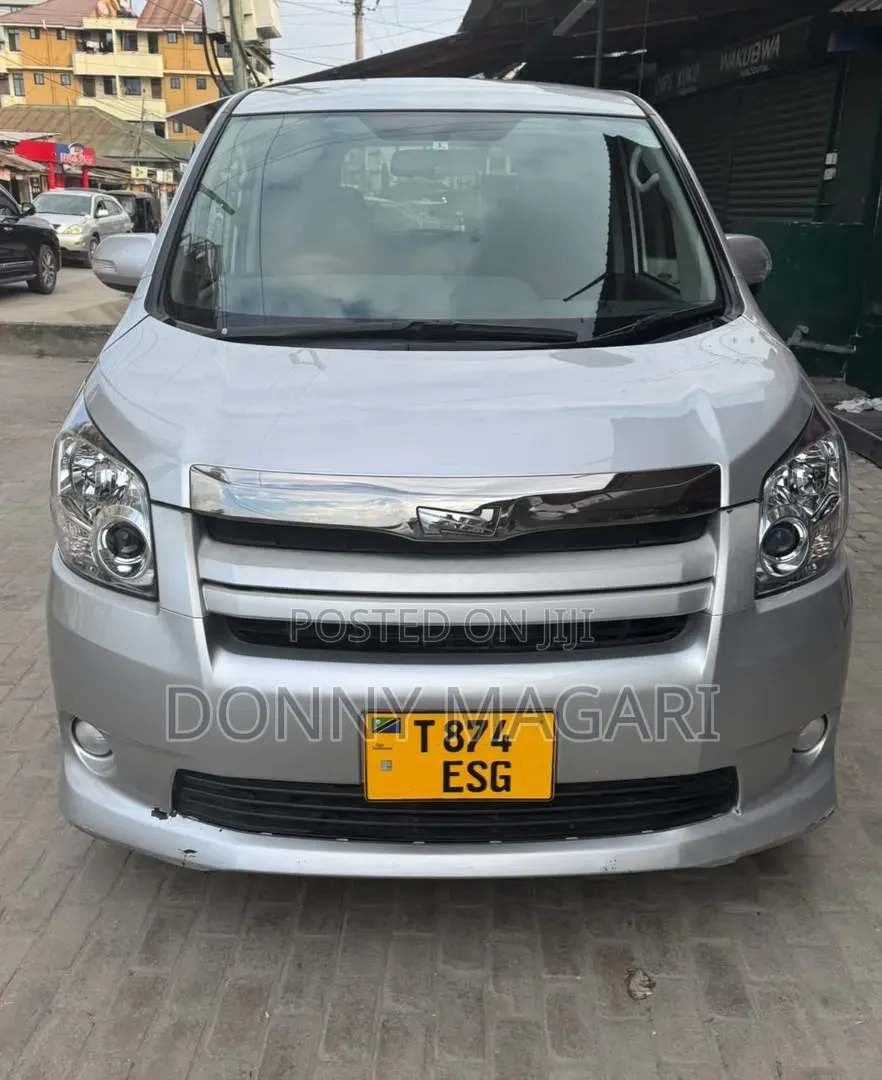 Toyota Noah 2008 Silver