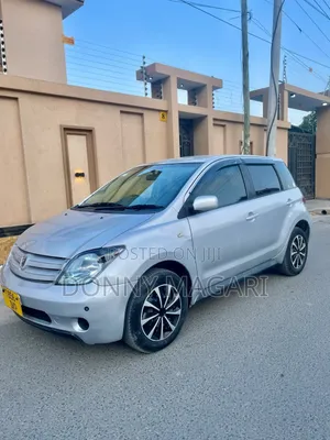 Toyota IST 2004 Silver